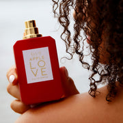 IMAGE 4: MODEL HOLDING APPLE LOVE