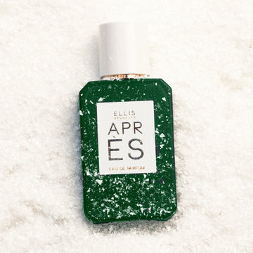 Après 50 ml d'Eau de Parfum dans la neige avec la neige couvrant légèrement le flacon.