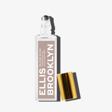 Huile parfumée Blond Musk (15 ml), bouchon retiré, sur fond blanc.