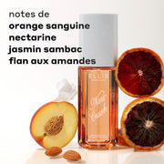 Brume parfumée NEW CRUSH 90 ml entre des tranches d'orange sanguine, de nectarine, des pétales de fleurs blanches et des amandes sur fond blanc avec un texte noir indiquant « notes de orange sanguine, nectarine, jasmin sambac, flan aux amandes »