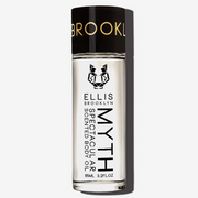 Huile corporelle parfumée Myth 95 ml sur fond blanc.