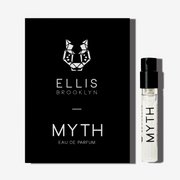 Mythe 1,5 ml Eau de Parfum flacon à côté de la carte porte-flacon noire Myth Eau de Parfum