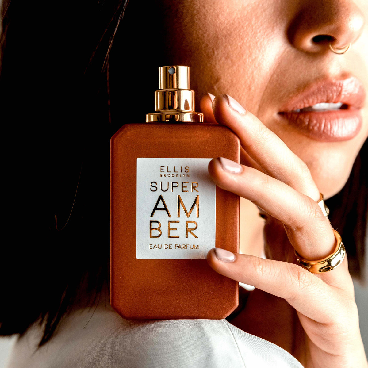 Model holding SUPER AMBER 50ml